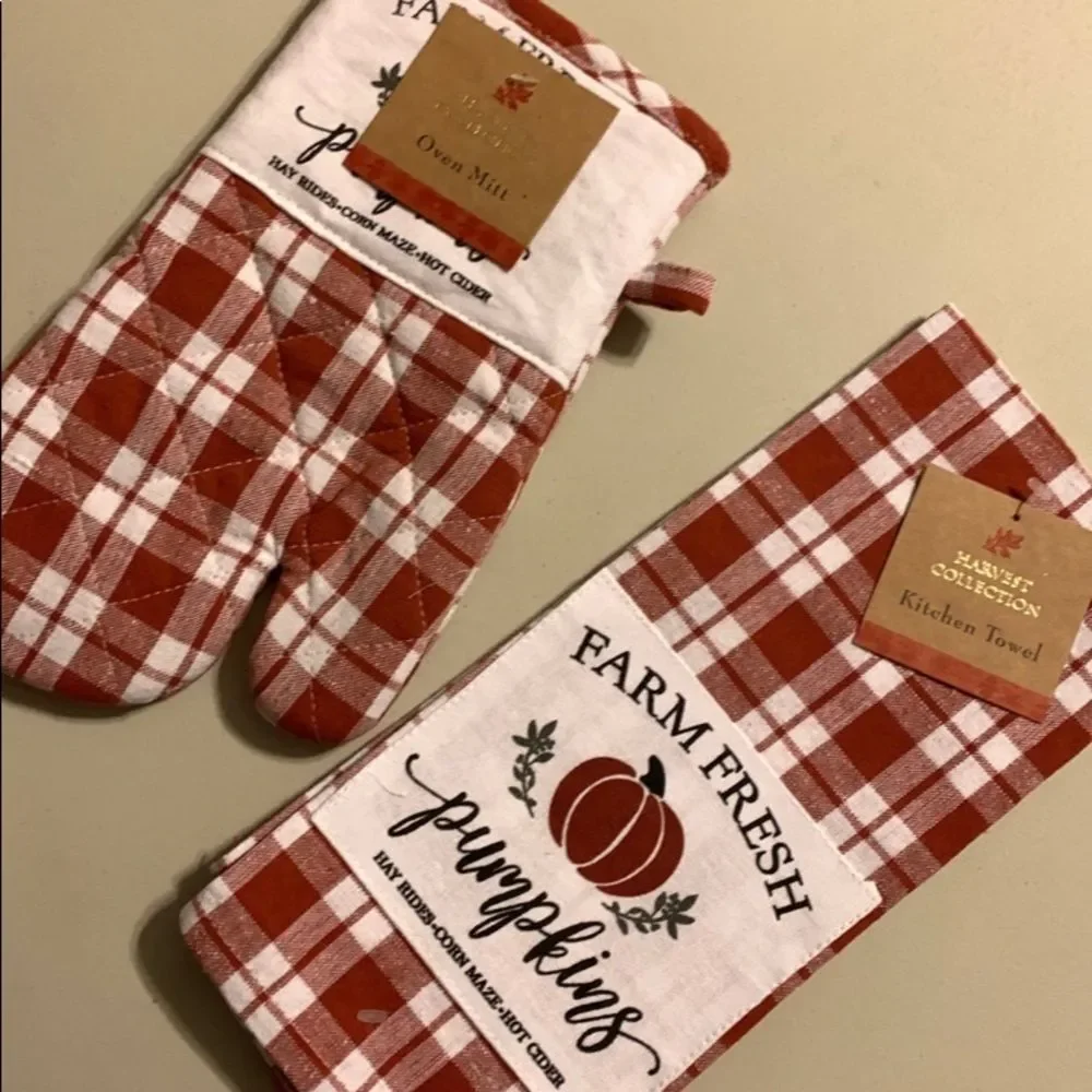 NWT Harvest collection 2pc Farm Fresh kitchen towels oven mitt